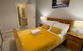 Holiday Home In Cardiff, Sleeps 8
